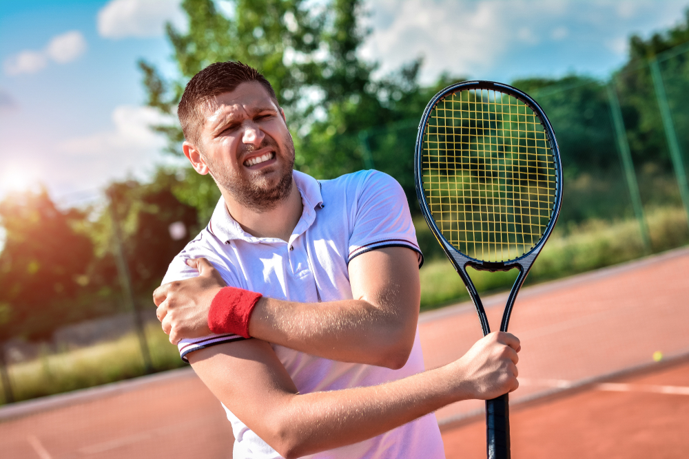 Shot,of,a,tennis,player,with,a,shoulder,injury,on